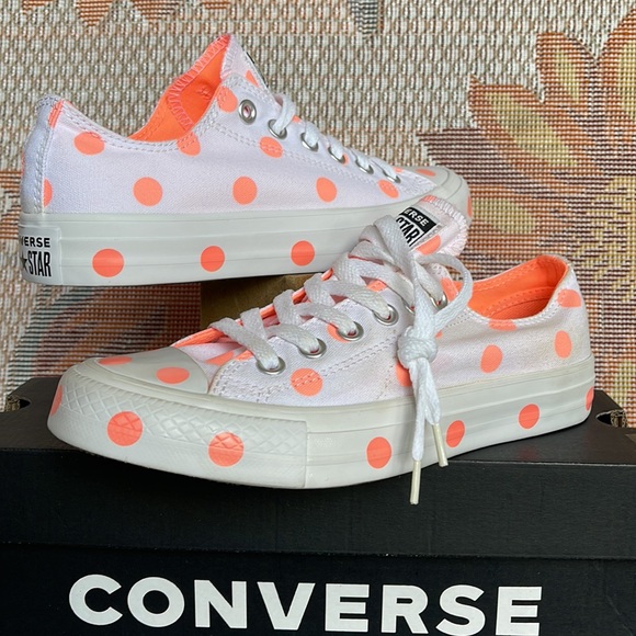 Converse WMNS 560629F
CTAS OX
WHITE/CRIMSON PULS Sneakers - Picture 9 of 16